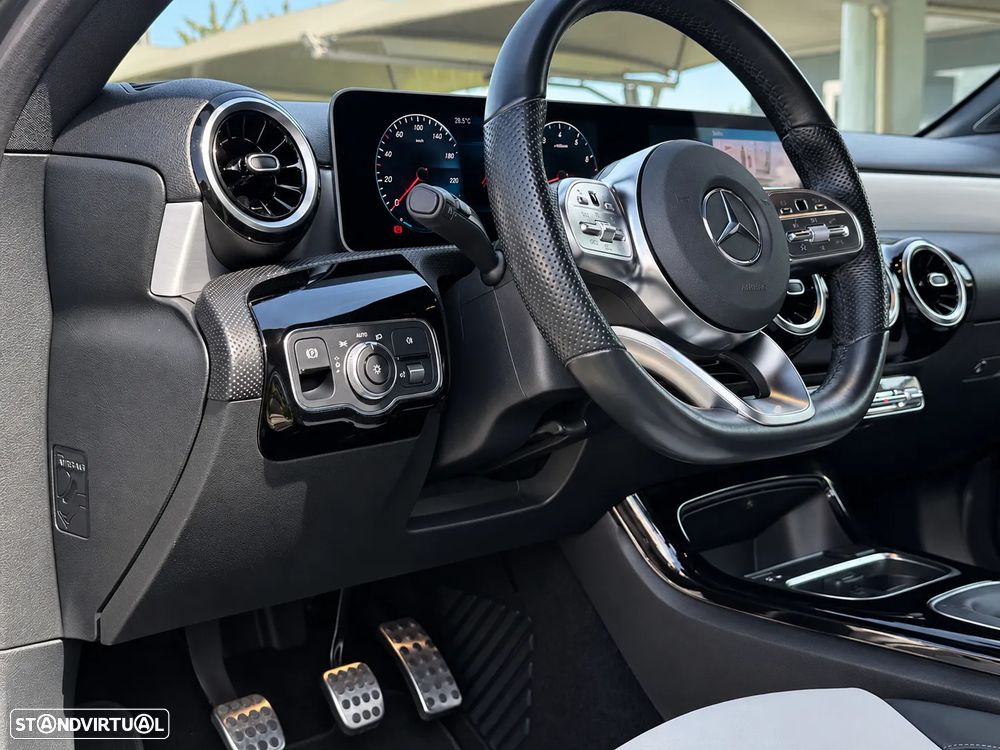 Mercedes-Benz A 180 AMG Line - 19