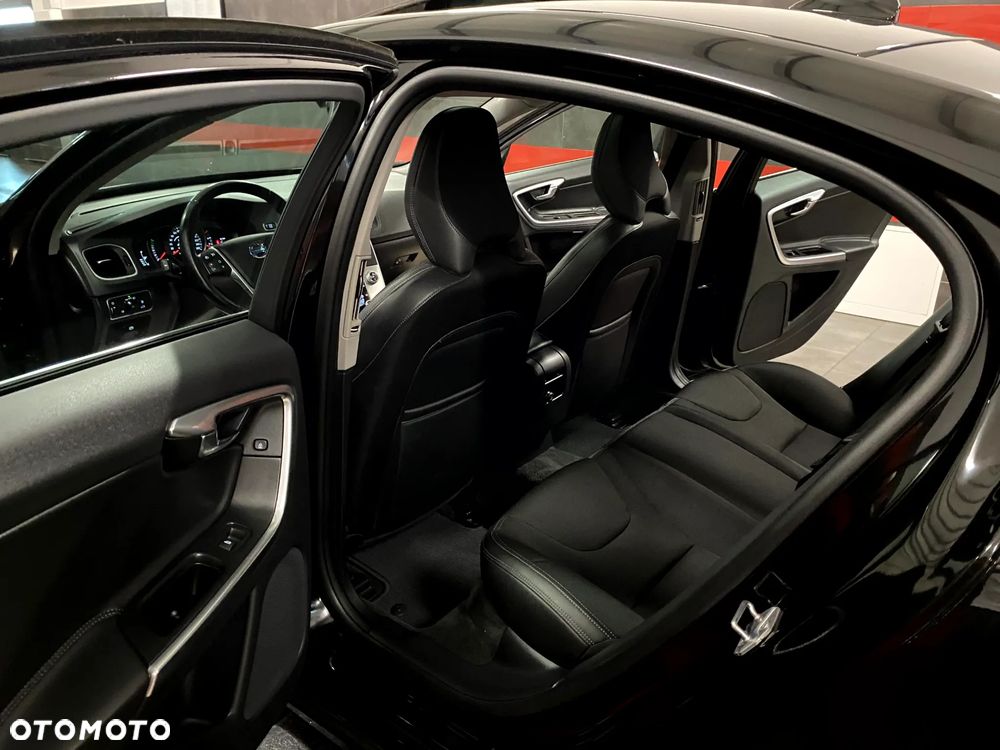 Volvo S60 D3 Drive-E Dynamic Edition (Momentum) - 17