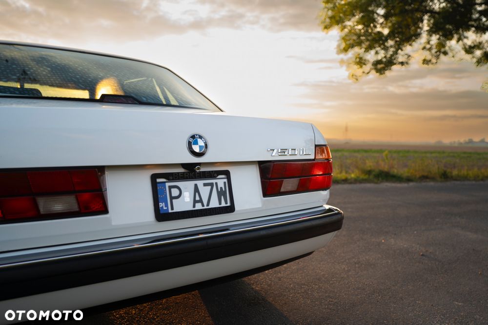 BMW Seria 7 750iL - 37