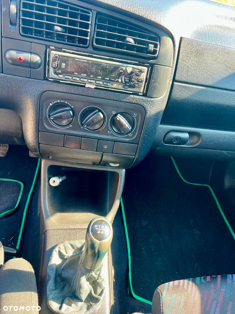 Volkswagen Golf 1.6 CL - 23