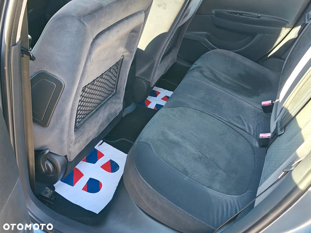 Citroën C4 1.6 HDi FAP Confort - 8