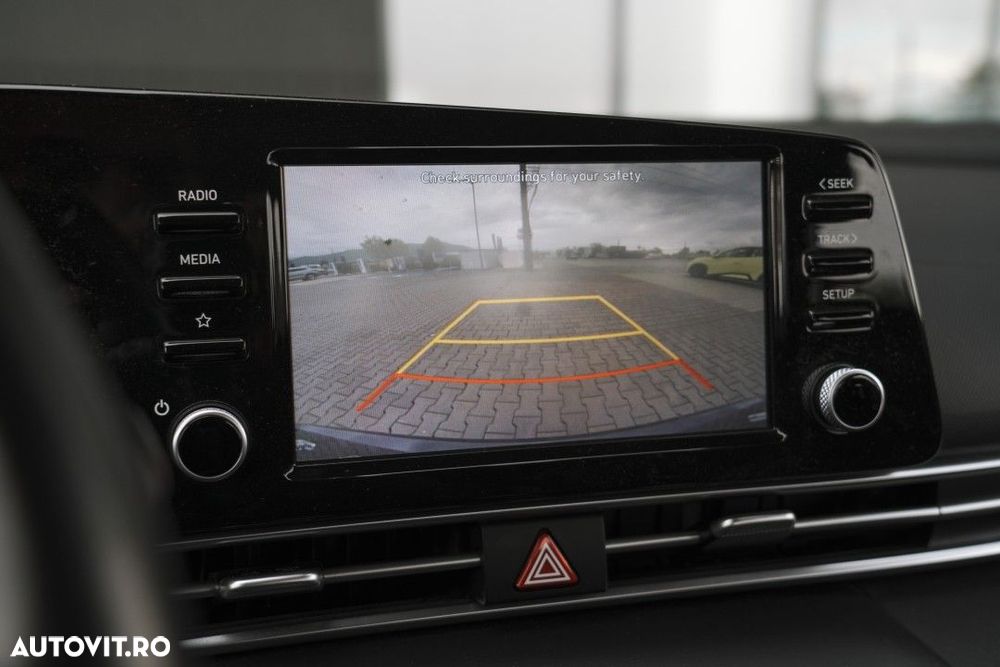 Hyundai Elantra - 28