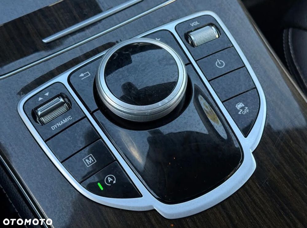 Mercedes-Benz GLC 300 4Matic 9G-TRONIC AMG Line - 25
