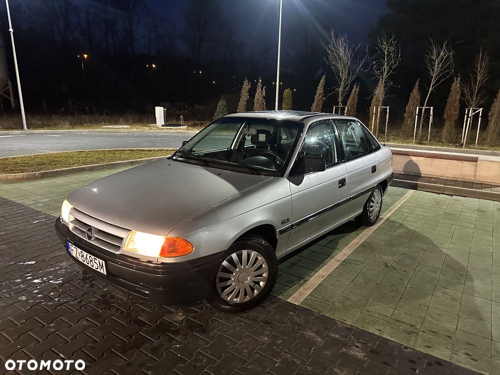 Opel Astra 1.4 GLS - 1