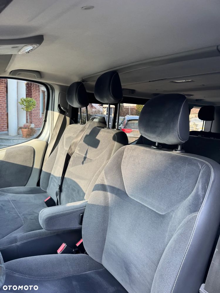 Renault Trafic Grand Passenger Black Edition - 2