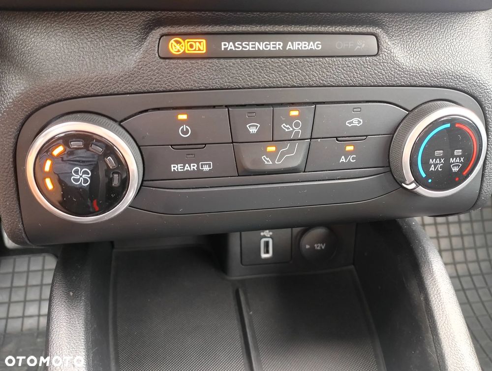 Ford Focus 1.5 TDCi SYNC Edition - 35