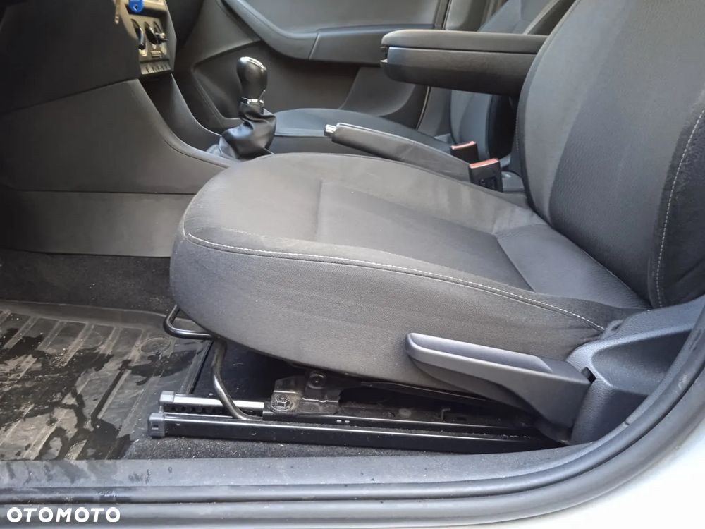 Skoda RAPID Spb 1.2 TSI Ambition - 28