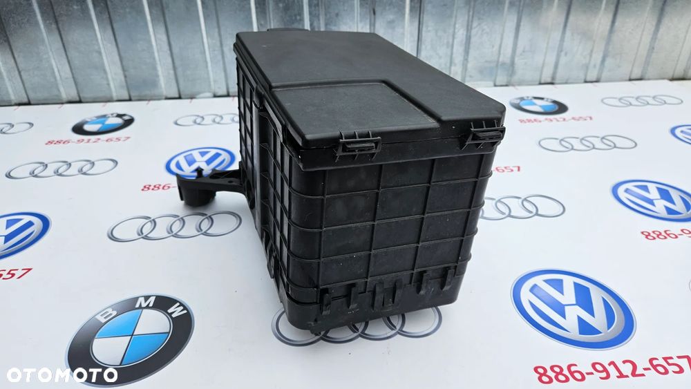 Audi A3 8P Kompletna obudowa akumulatora 1K0915333B - 5