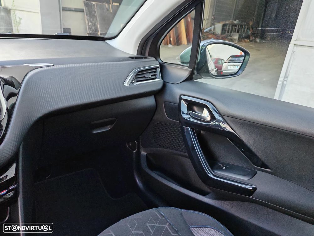 Peugeot 2008 1.2 PureTech Style - 16