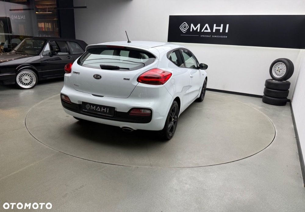 Kia Ceed - 11