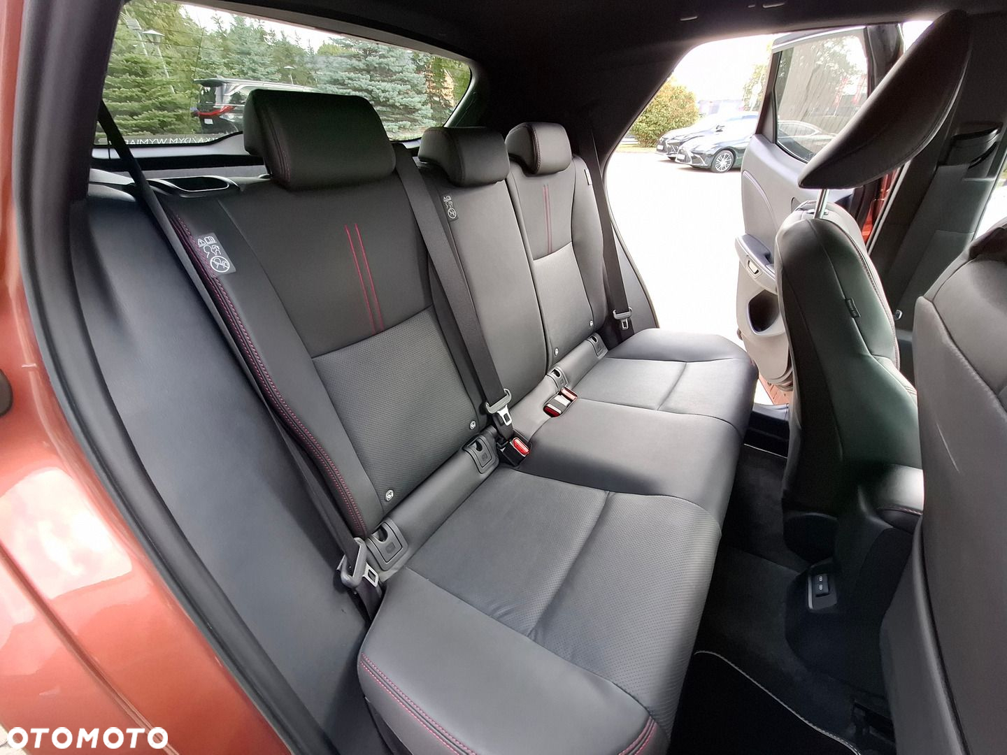 Lexus LBX 1.5 Hybrid Emotion - 24