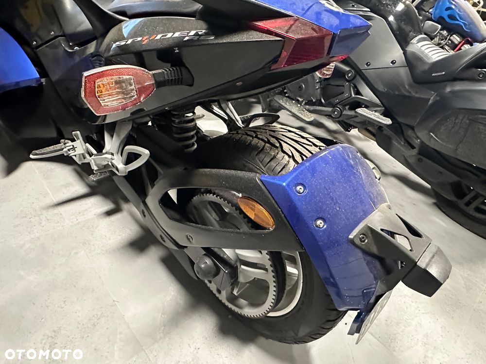 Can-Am Spyder - 5