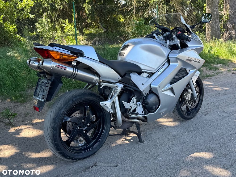Honda VFR - 3