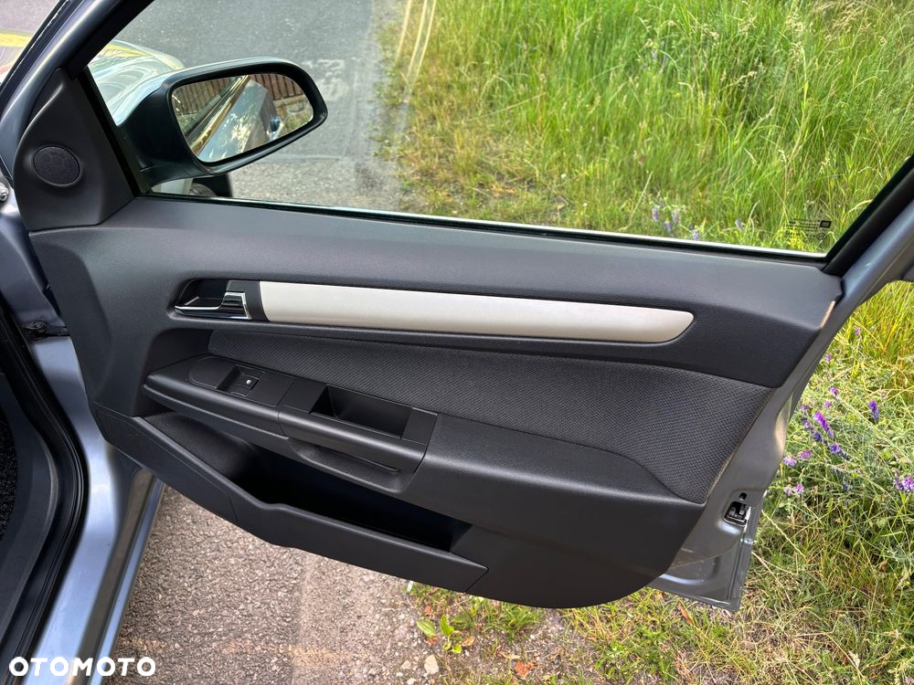 Opel Astra 1.6 Sport - 23