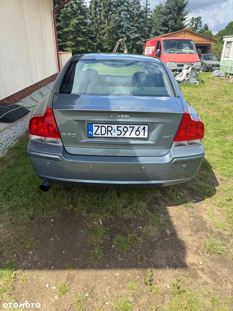 Volvo S60 2.5T Momentum - 3