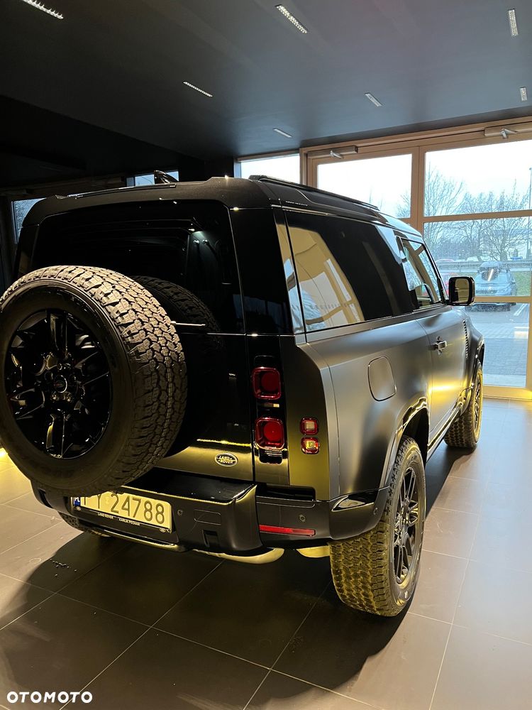 Land Rover Defender - 8