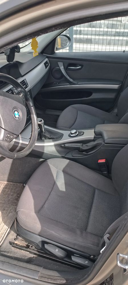 BMW Seria 3 318i - 9