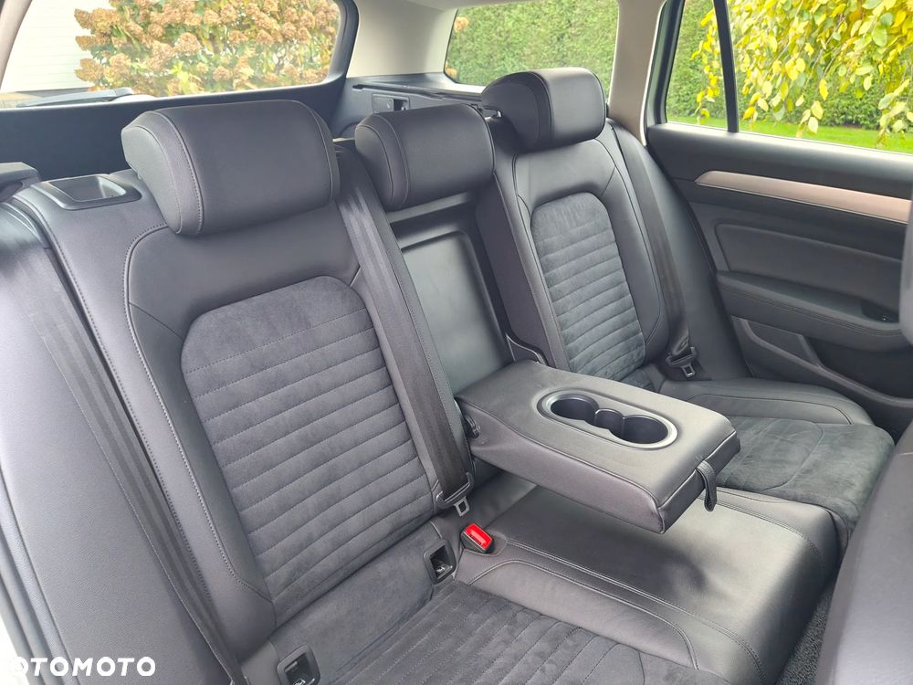 Volkswagen Passat Variant 2.0 TDI SCR 4Motion DSG Comfortline - 14