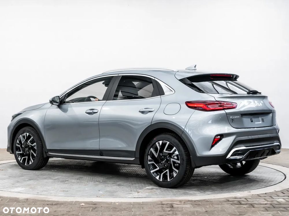 Kia XCeed 1.5 T-GDI Business Line DCT - 3