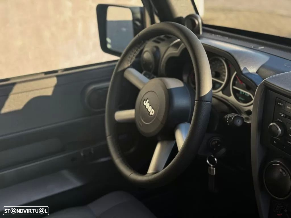 Jeep Wrangler Unlimited 2.8 CRD DPF Auto Sahara - 16