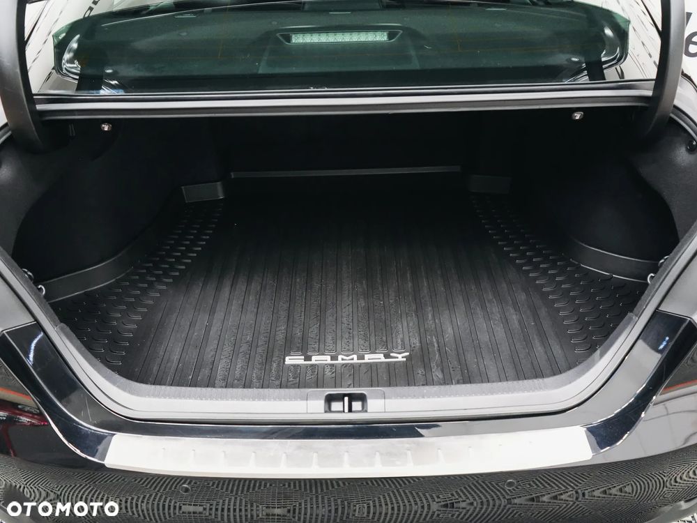 Toyota Camry 2.5 Hybrid Executive CVT - 32