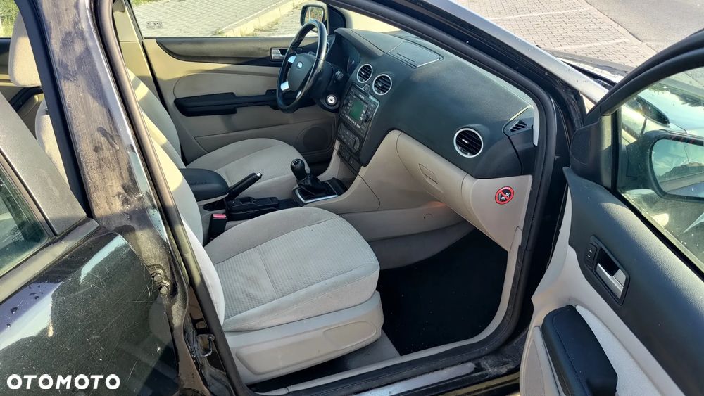 Ford Focus Ghia - 4