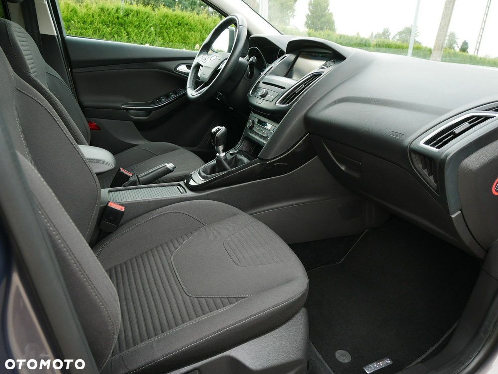 Ford Focus Turnier 1.0 EcoBoost Start-Stopp-System TITANIUM - 25