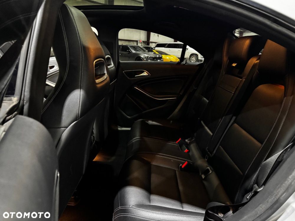 Mercedes-Benz CLA 250 4Matic 7G-DCT AMG Line - 13