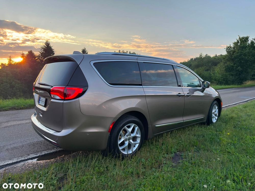 Chrysler Pacifica - 10