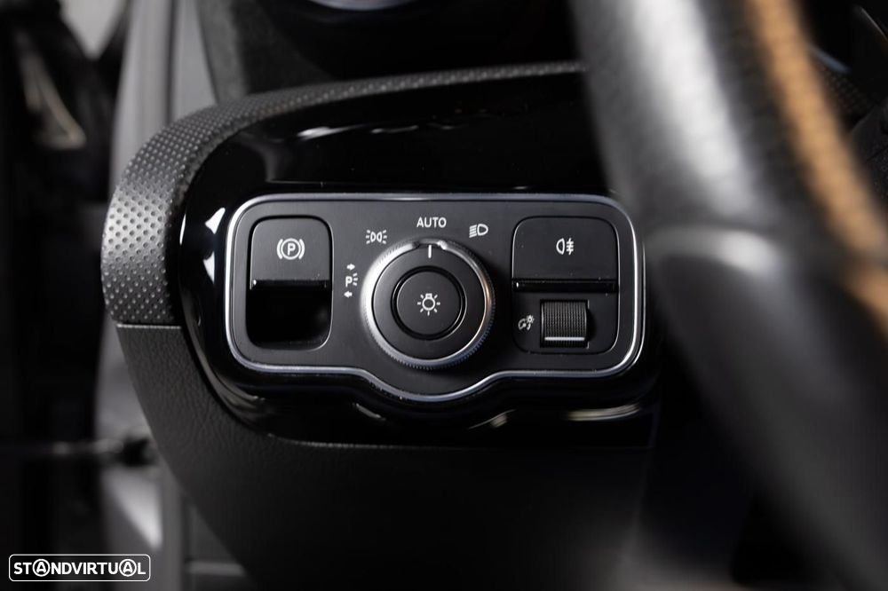 Mercedes-Benz A 250 e 8G-DCT AMG Line - 25