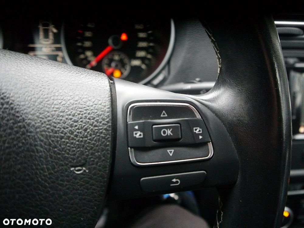 Volkswagen Golf 1.6 TDI DPF BlueMotion Technology MATCH - 30
