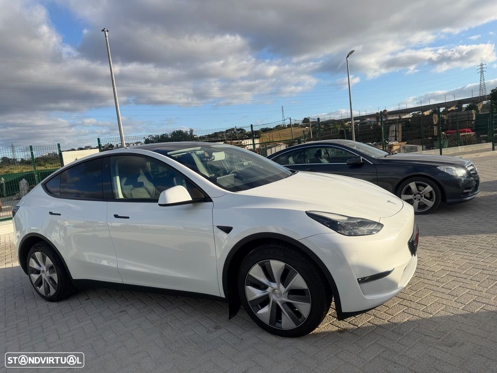 Tesla Model Y Long Range Dual Motor AWD - 4