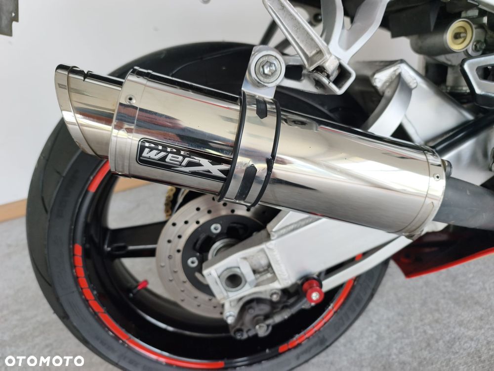 Suzuki GSX-R - 15