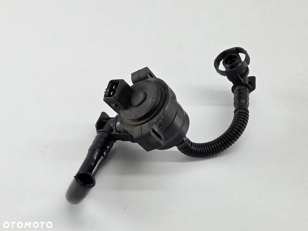 BMW  2.0 B N43B20A 122KM 11r zawór odpowietrzania 7551262 - 6