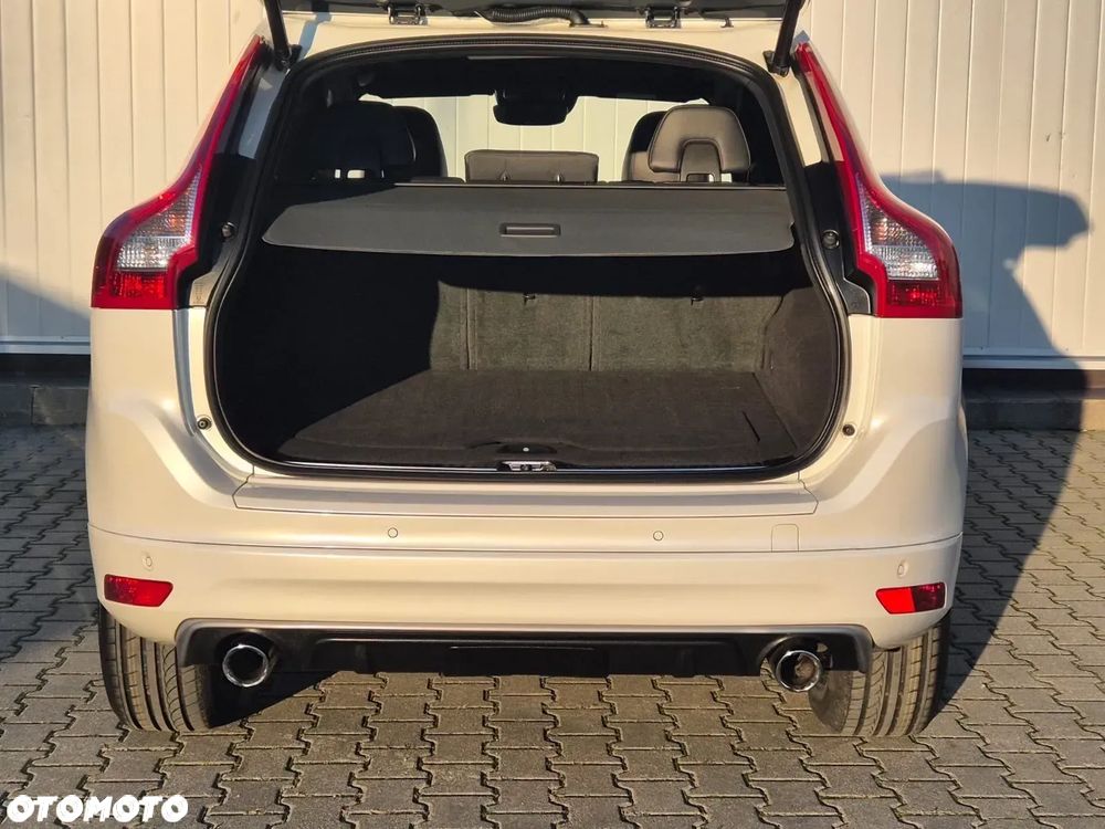 Volvo XC 60 D5 AWD Geartronic Summum - 11
