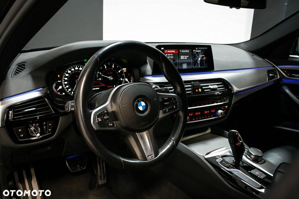 BMW Seria 5 520d M Sport - 11