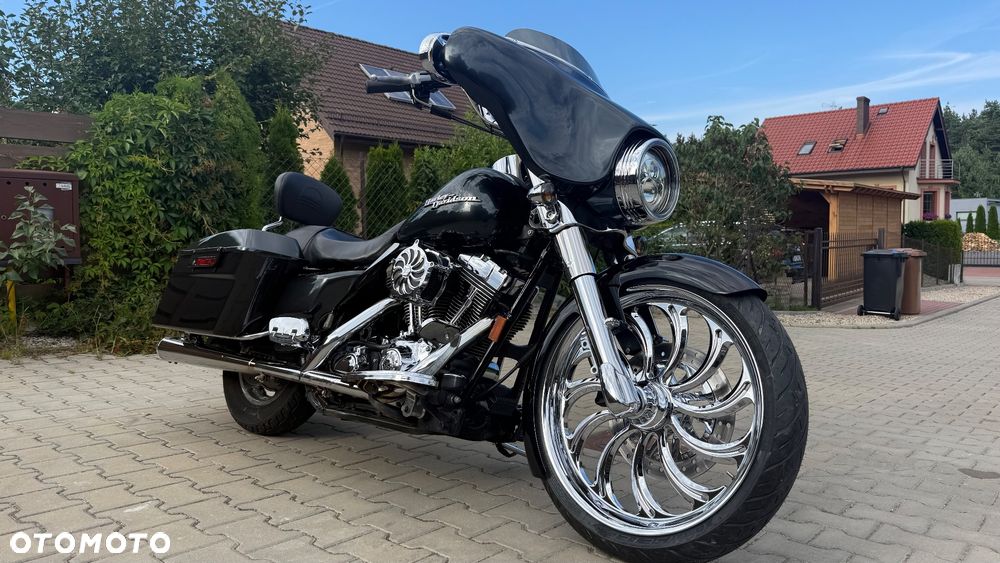 Harley-Davidson Touring Street Glide - 20