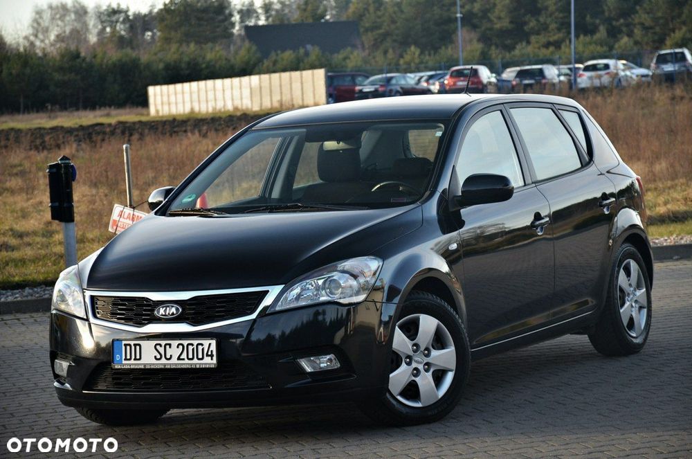 Kia Ceed - 11