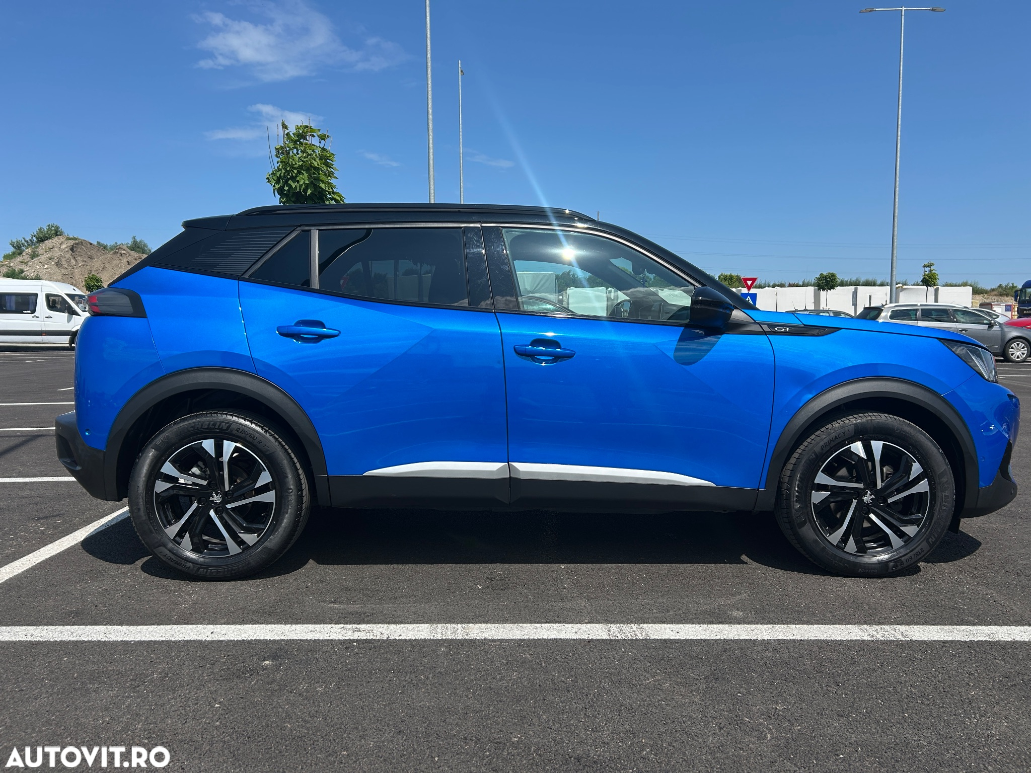 Peugeot 2008 PureTech 130 EAT8 GT - 4