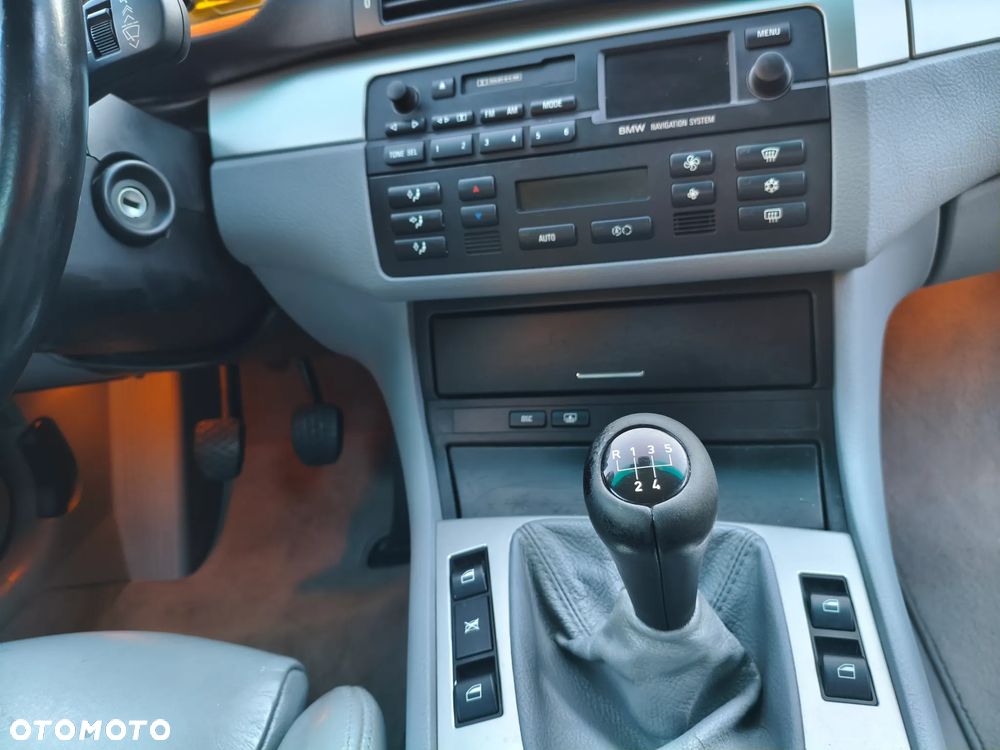 BMW Seria 3 330i - 24