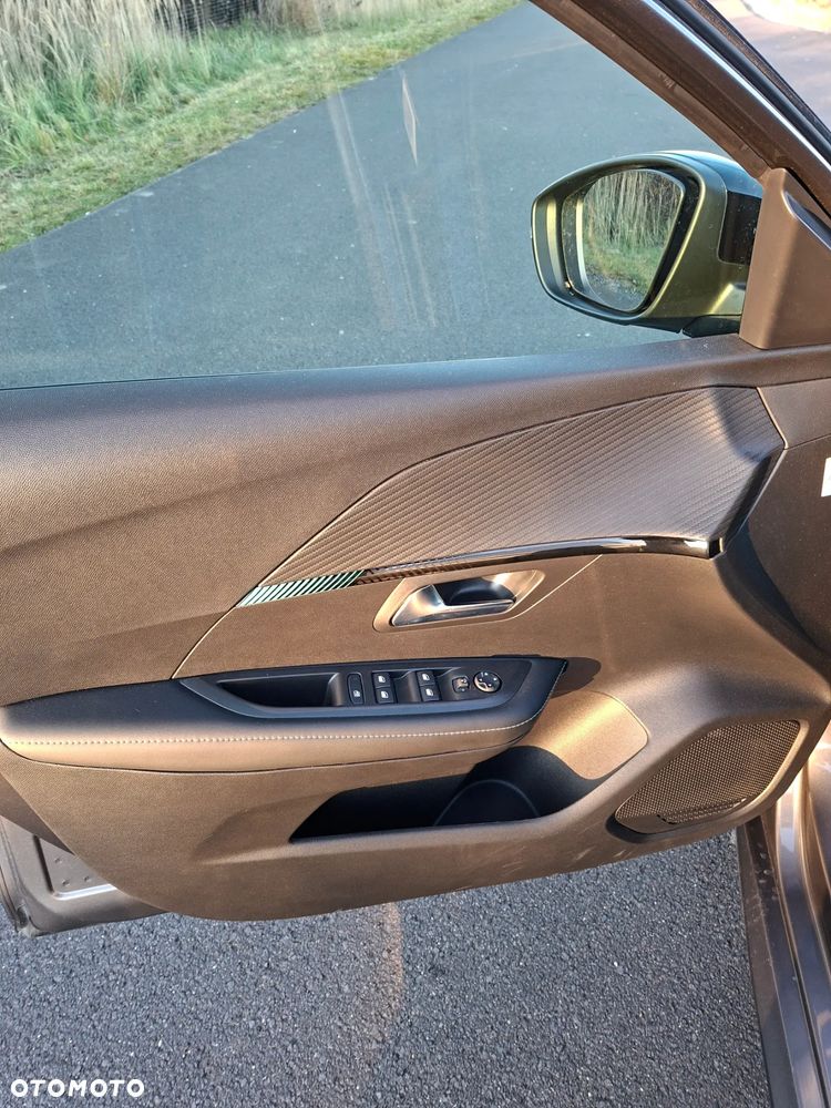 Peugeot 208 Benzin 100 Allure - 23