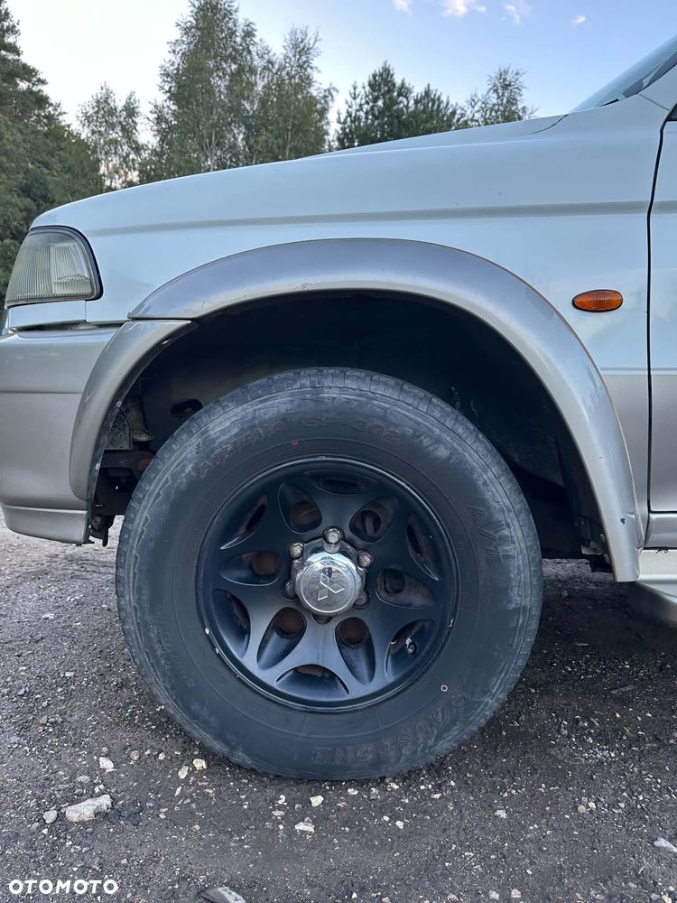 Mitsubishi Pajero 2.5 TD GLS - 9