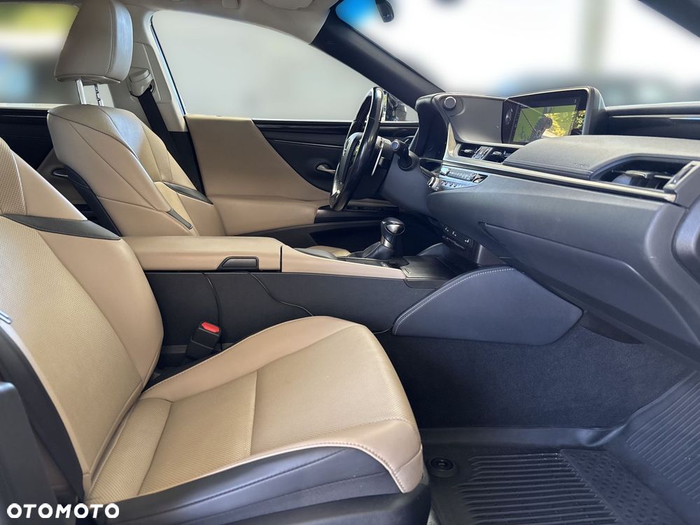 Lexus ES - 12