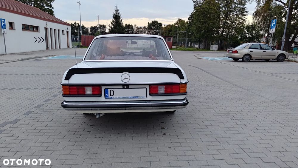 Mercedes-Benz W123 - 11