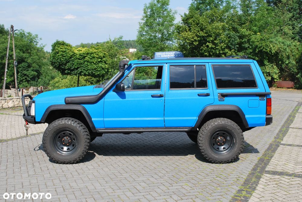 Jeep Cherokee - 4