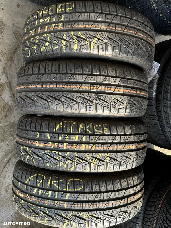 Vând 4 anvelope 235/55/18 Pirelli de iarnă ca noi