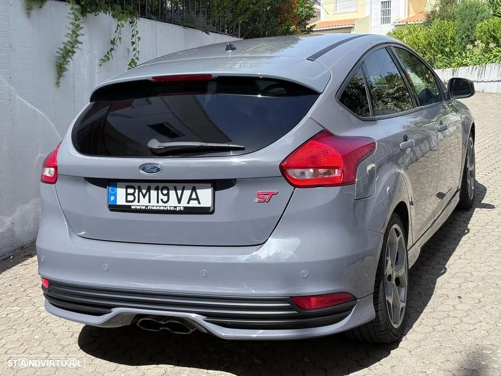 Ford Focus 2.0 EcoBoost ST c/ Pack Pele Desportiva - 20
