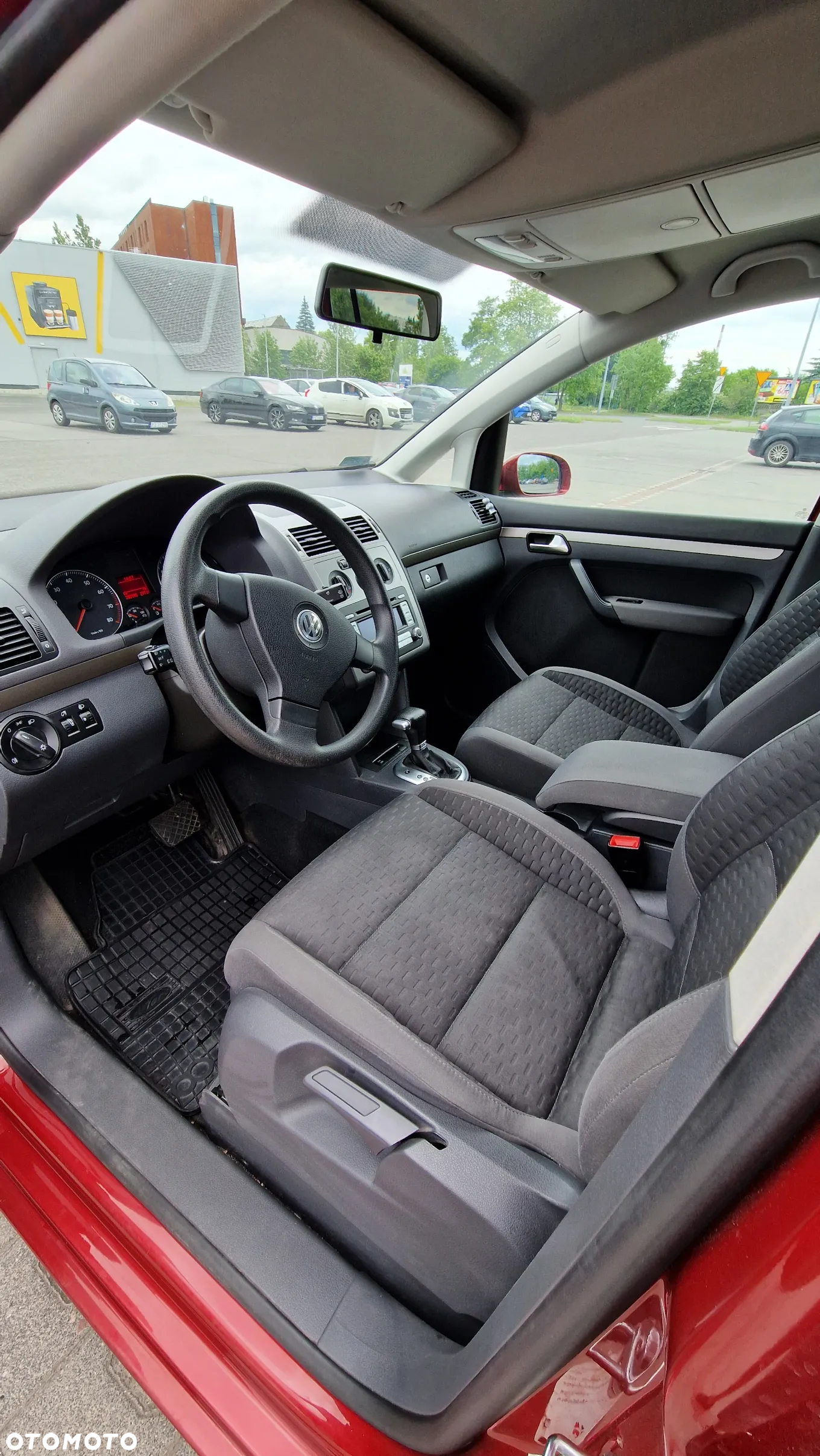 Volkswagen Touran 1.4 TSI Trendline DSG - 2