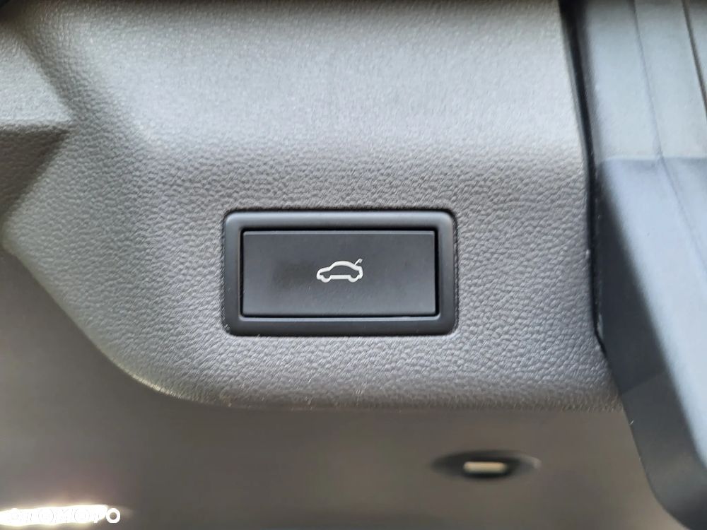 Volkswagen Multivan - 33