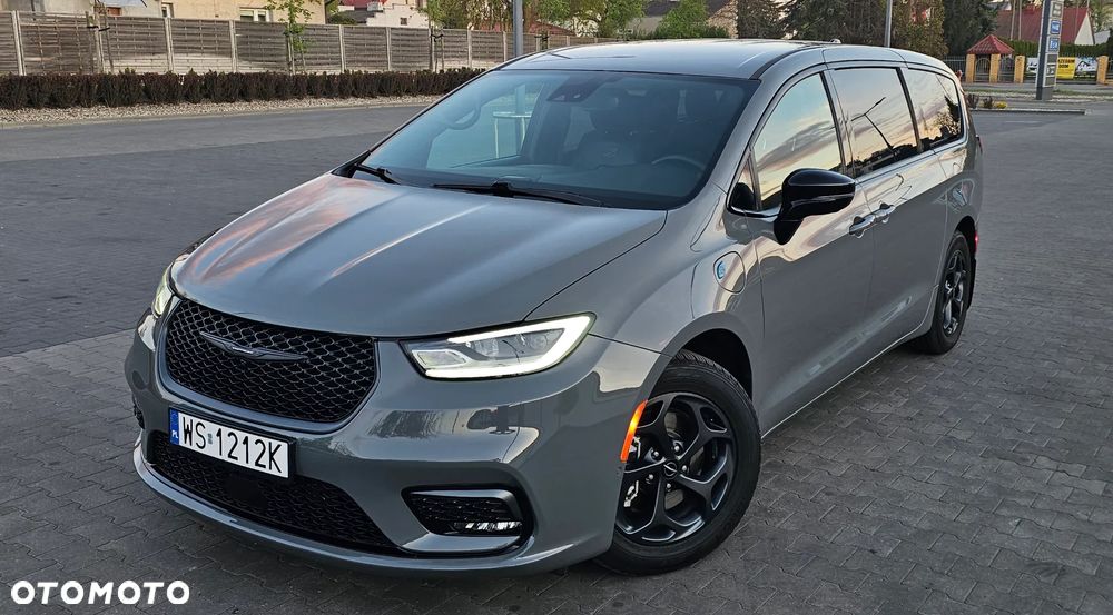 Chrysler Pacifica - 32